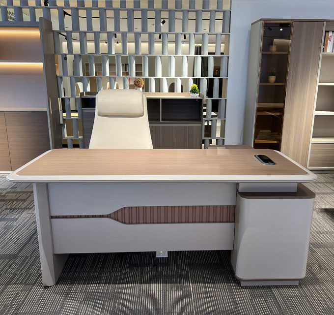 维纳柏像办公桌