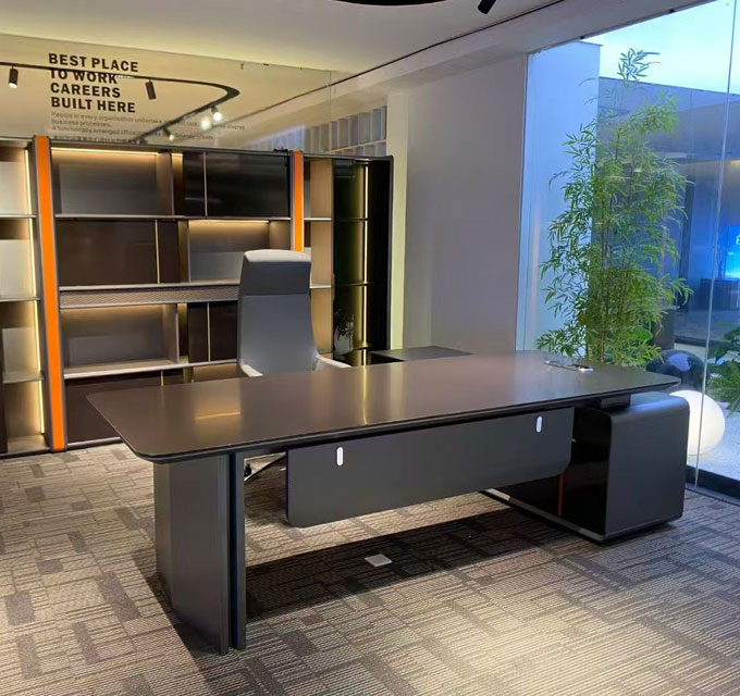 维纳柏像办公桌